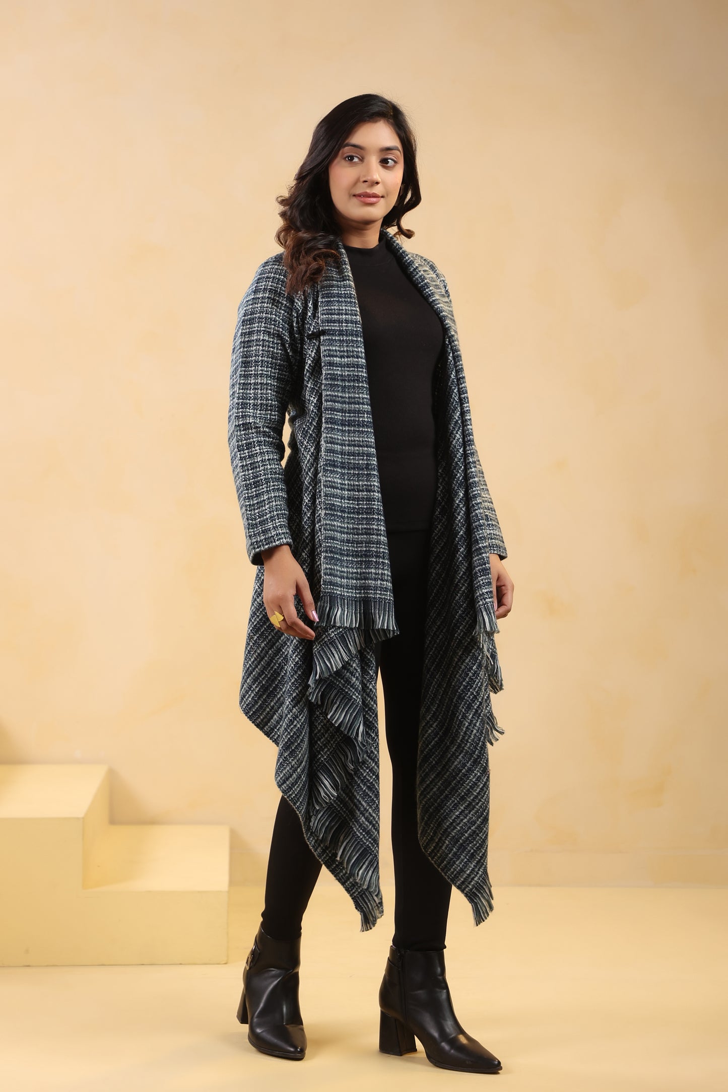 Women's Full Sleeve Woolen Checkered Shrug Cardigan | Grey Black