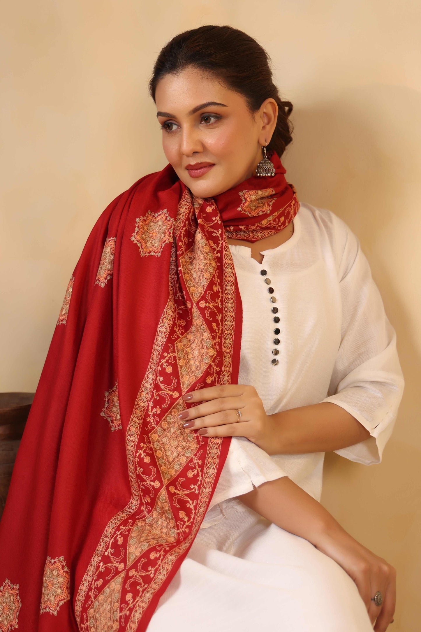 Kashmiri Sozni Floral Embroidery Shawl | Red