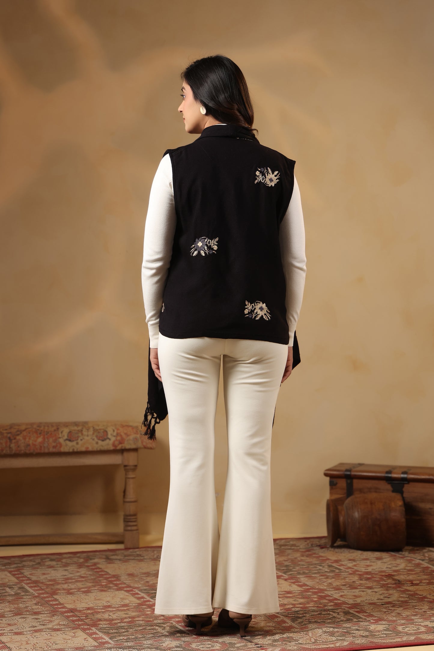 Women's Sleeveless Floral Zari Embroidery Cardigan Shrug | Black