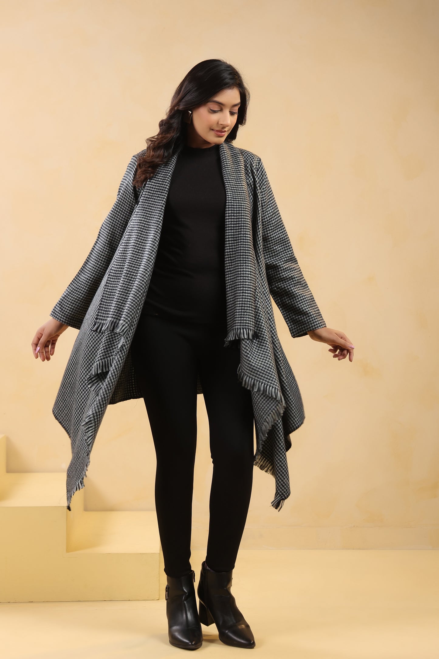 Women's Full Sleeve Woolen Checkered Shrug Cardigan | Black Grey