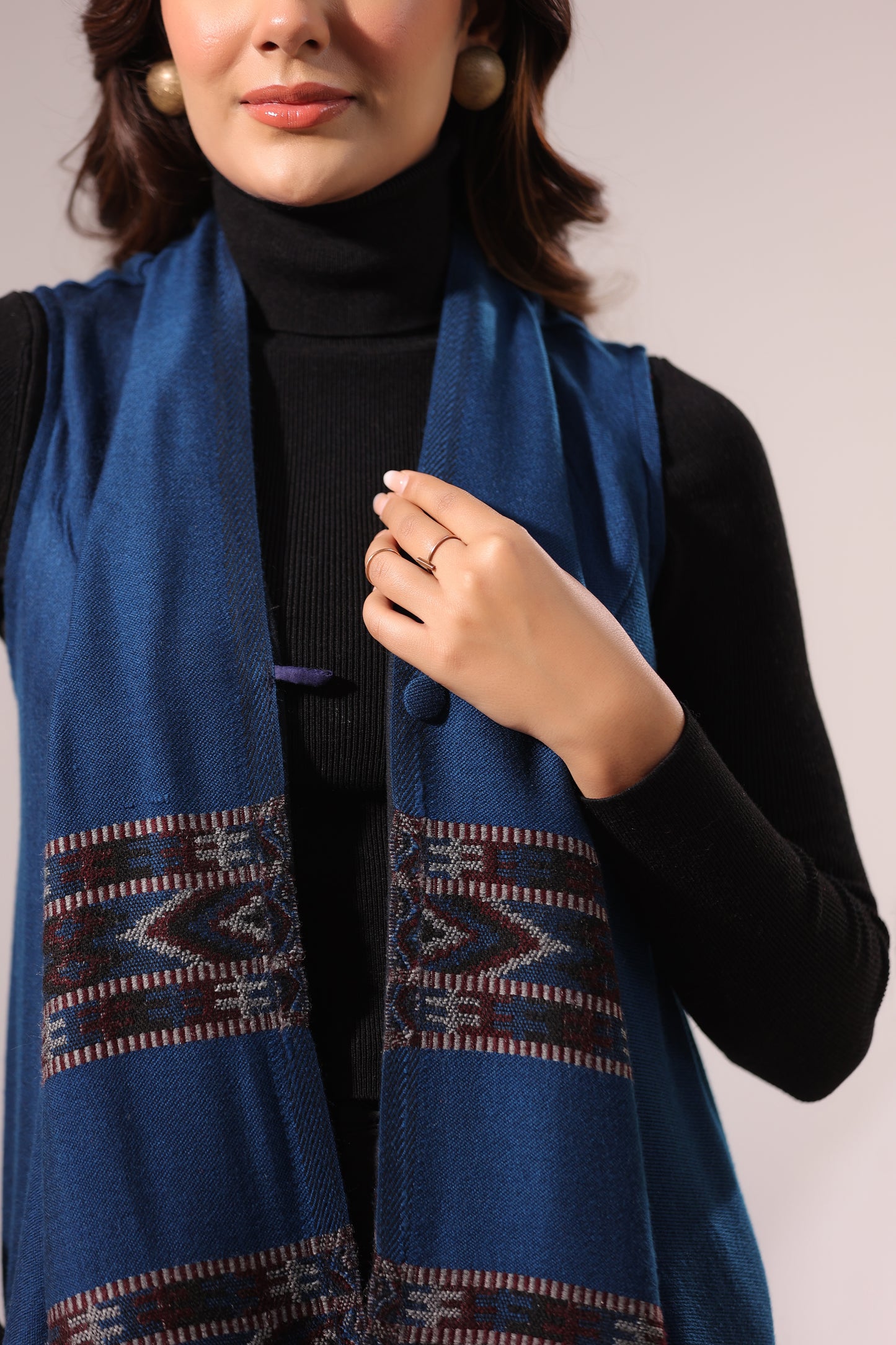 Women's Sleeveless Kullu Pattern Shrug Cardigan | Blue