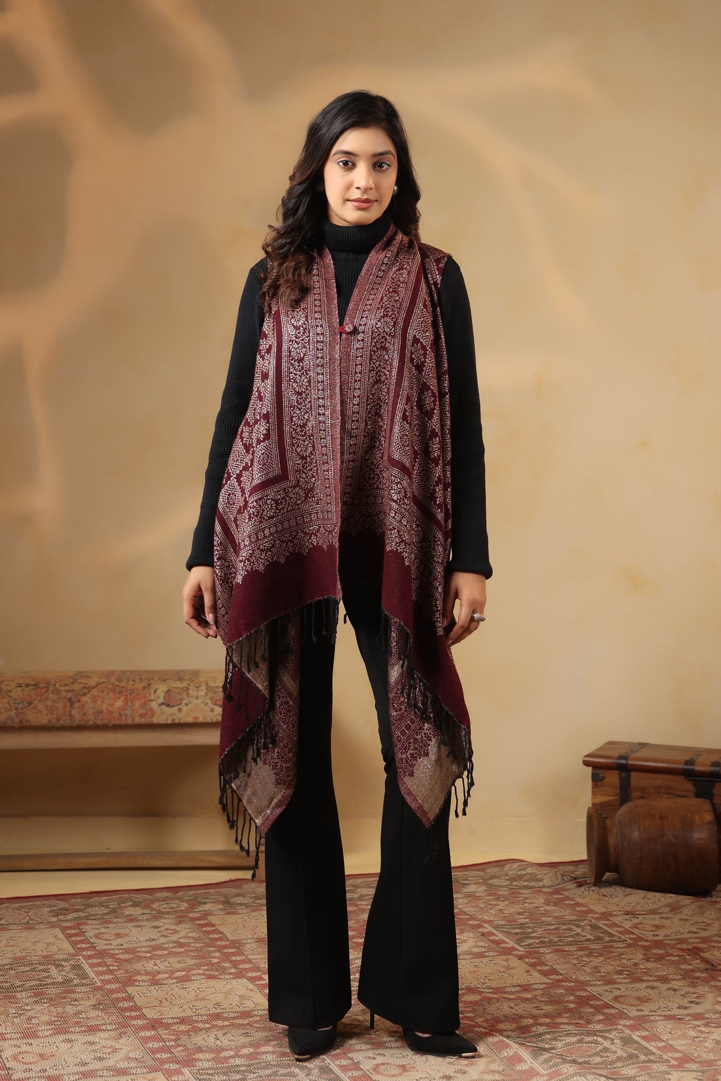 Women's Sleeveless Zari Pattern Shrug Cardigan | Wine