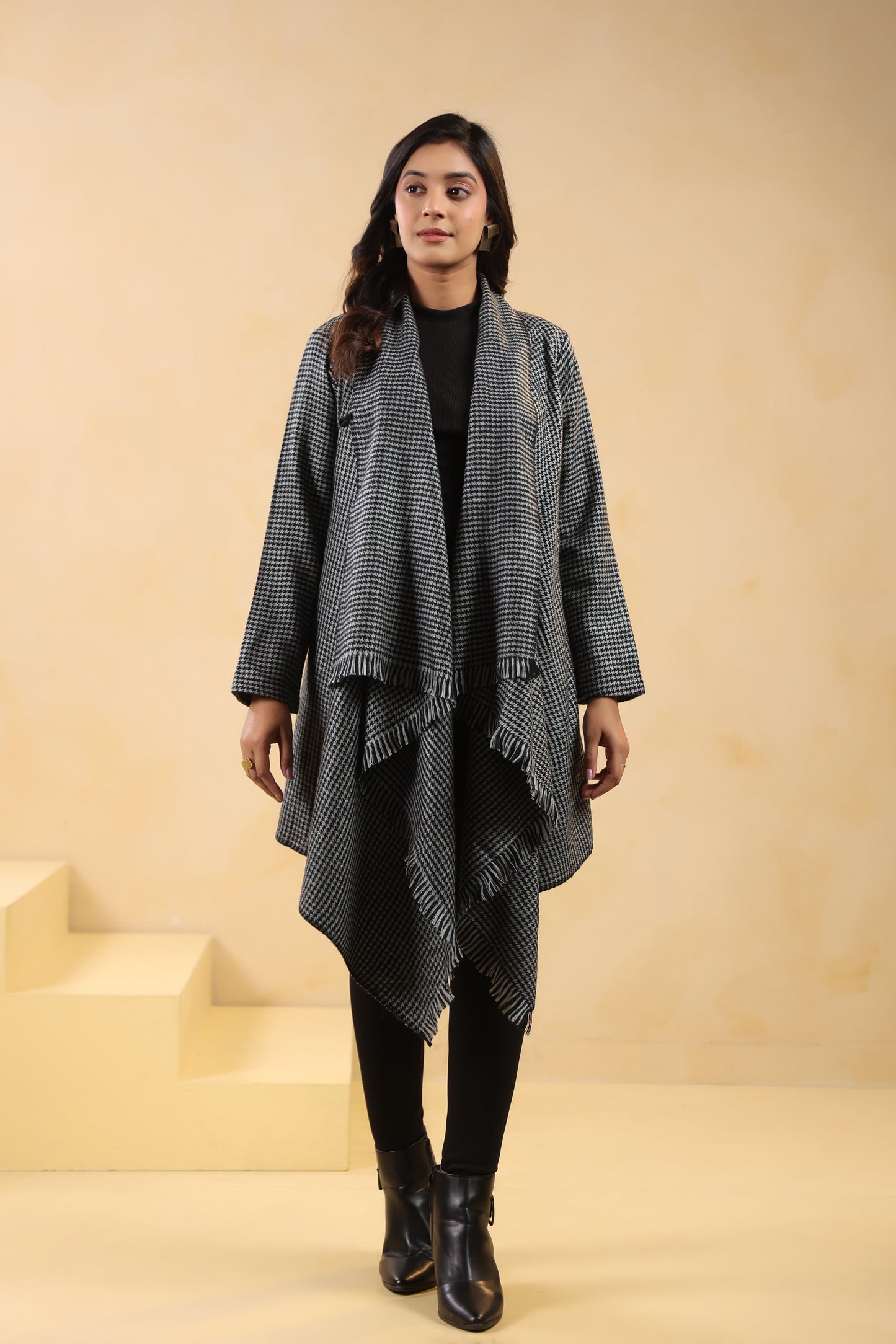 Women's Full Sleeve Woolen Checkered Shrug Cardigan | Black Grey
