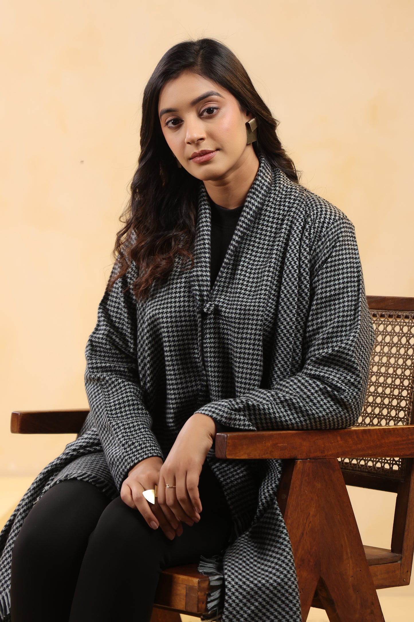 Women's Full Sleeve Woolen Checkered Shrug Cardigan | Black Grey