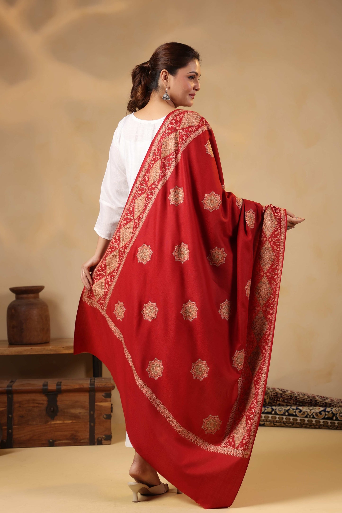 Kashmiri Sozni Floral Embroidery Shawl | Red