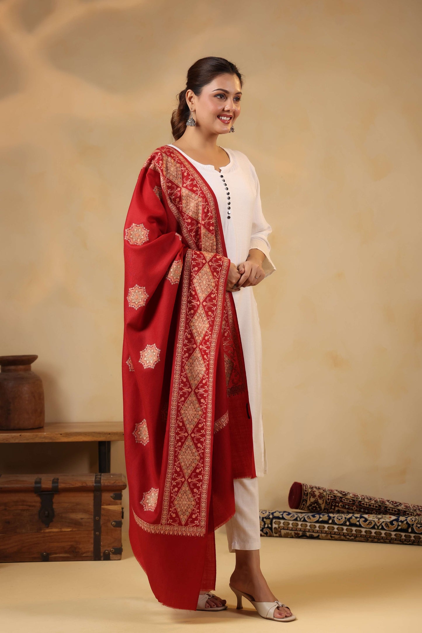 Kashmiri Sozni Floral Embroidery Shawl | Red