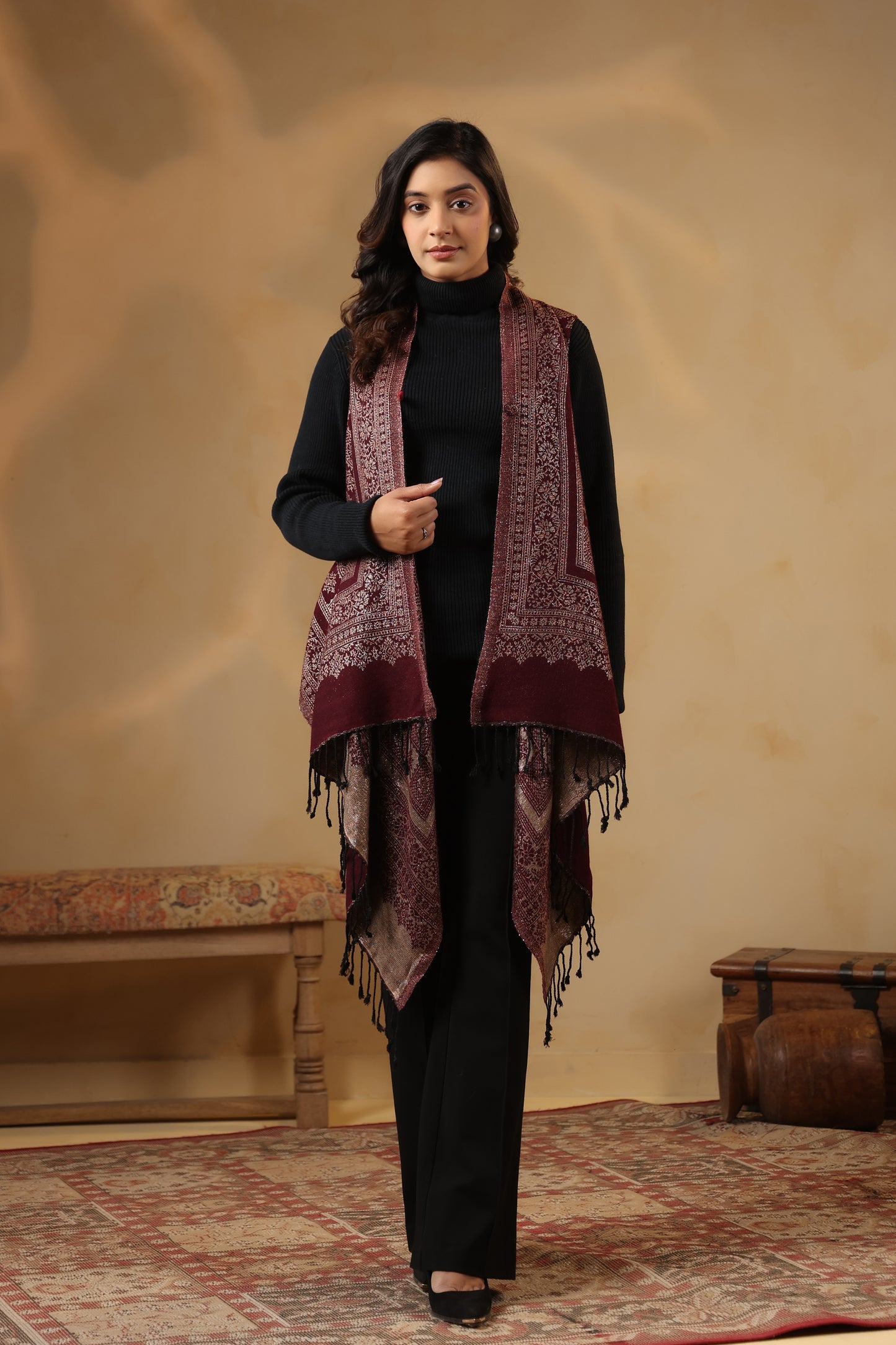 Women's Sleeveless Zari Pattern Shrug Cardigan | Wine