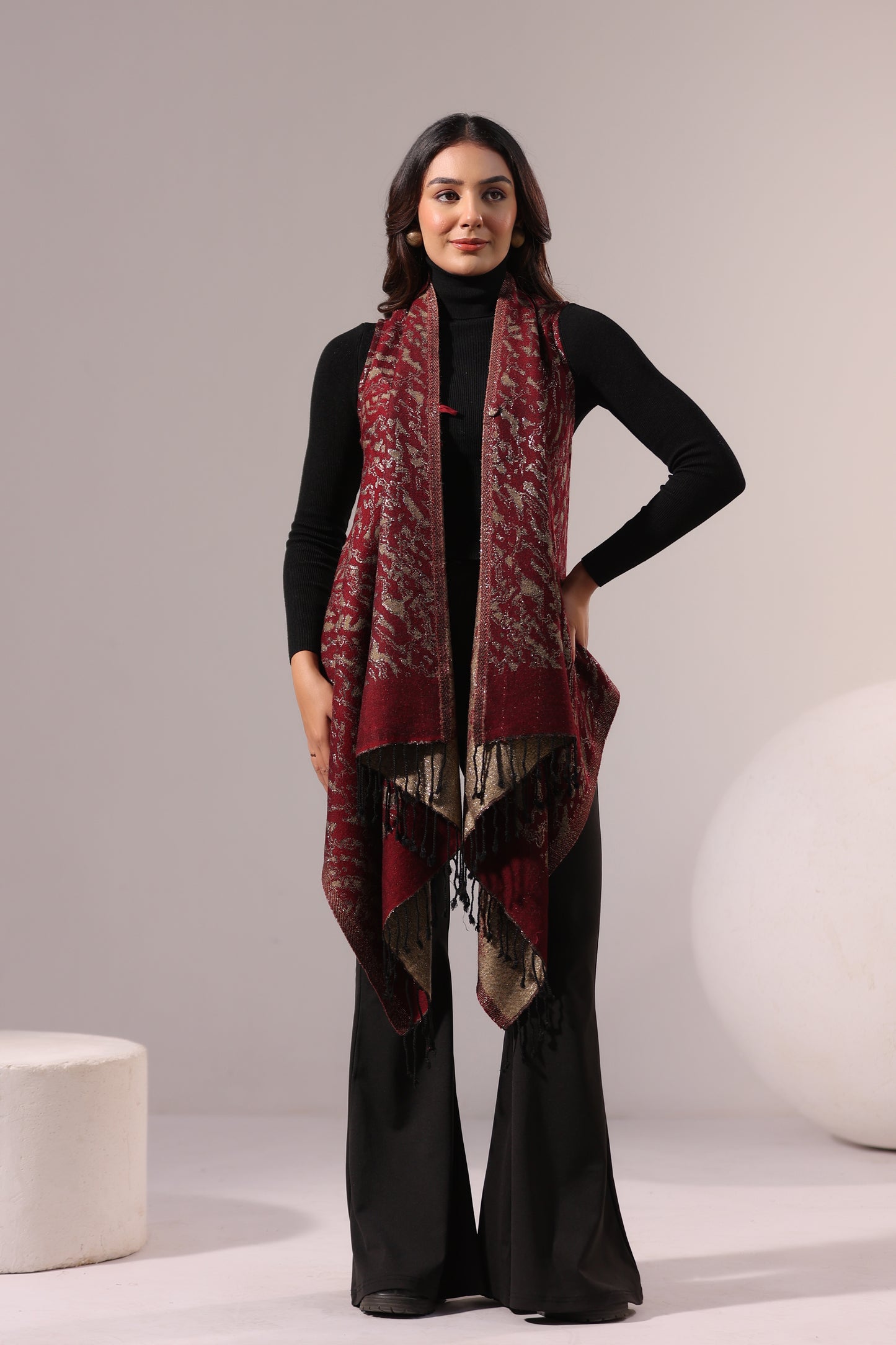 Women's Sleeveless Zari Pattern Shrug Cardigan | Maroon