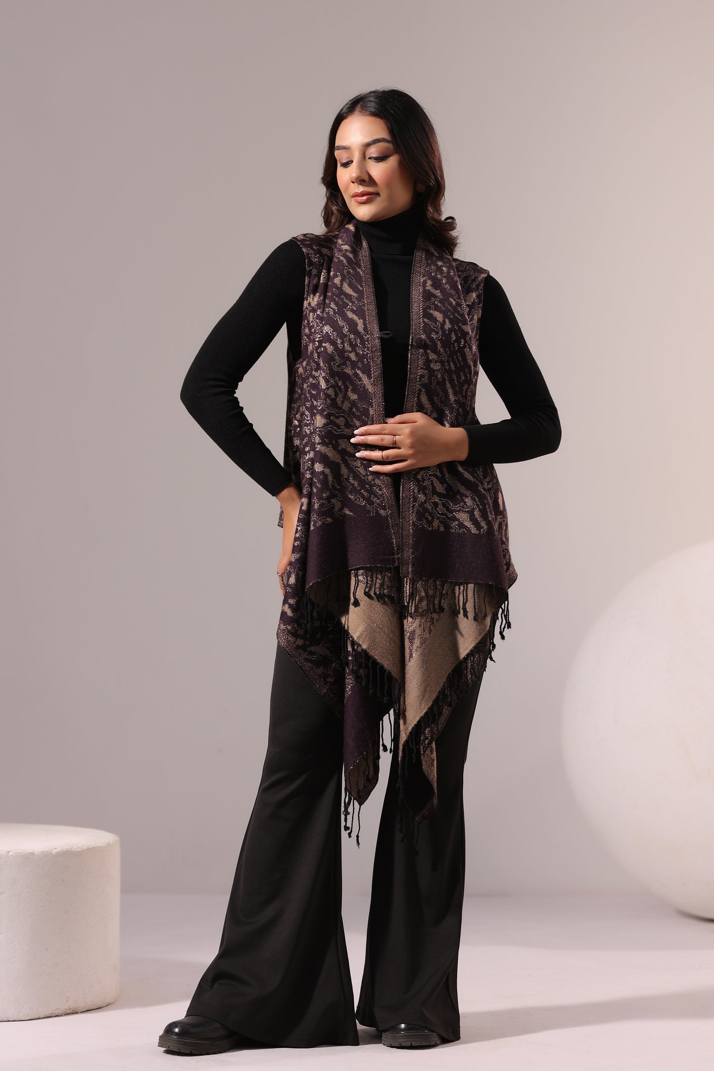 Women's Sleeveless Zari Pattern Shrug Cardigan | Purple