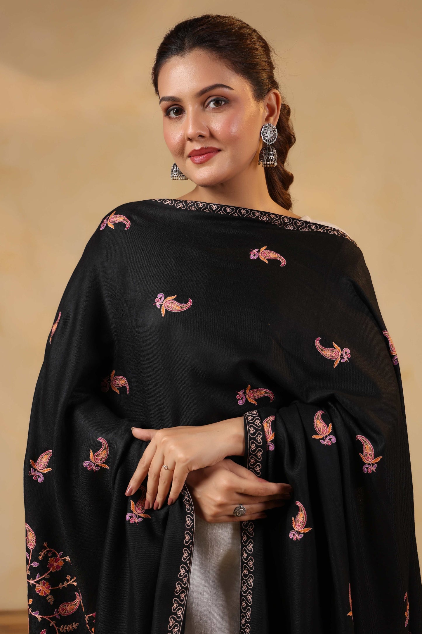 Sozni Floral Embroidery Kashmiri Shawl | Black