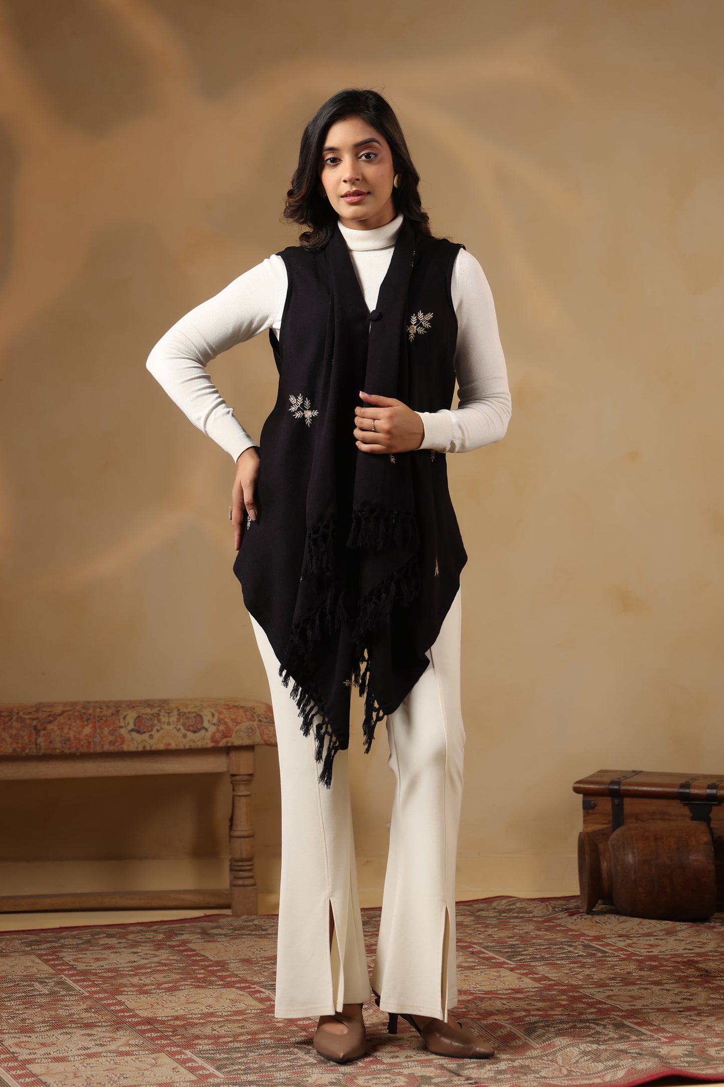 Women's Sleeveless Floral Zari Embroidery Shrug Cardigan | Black