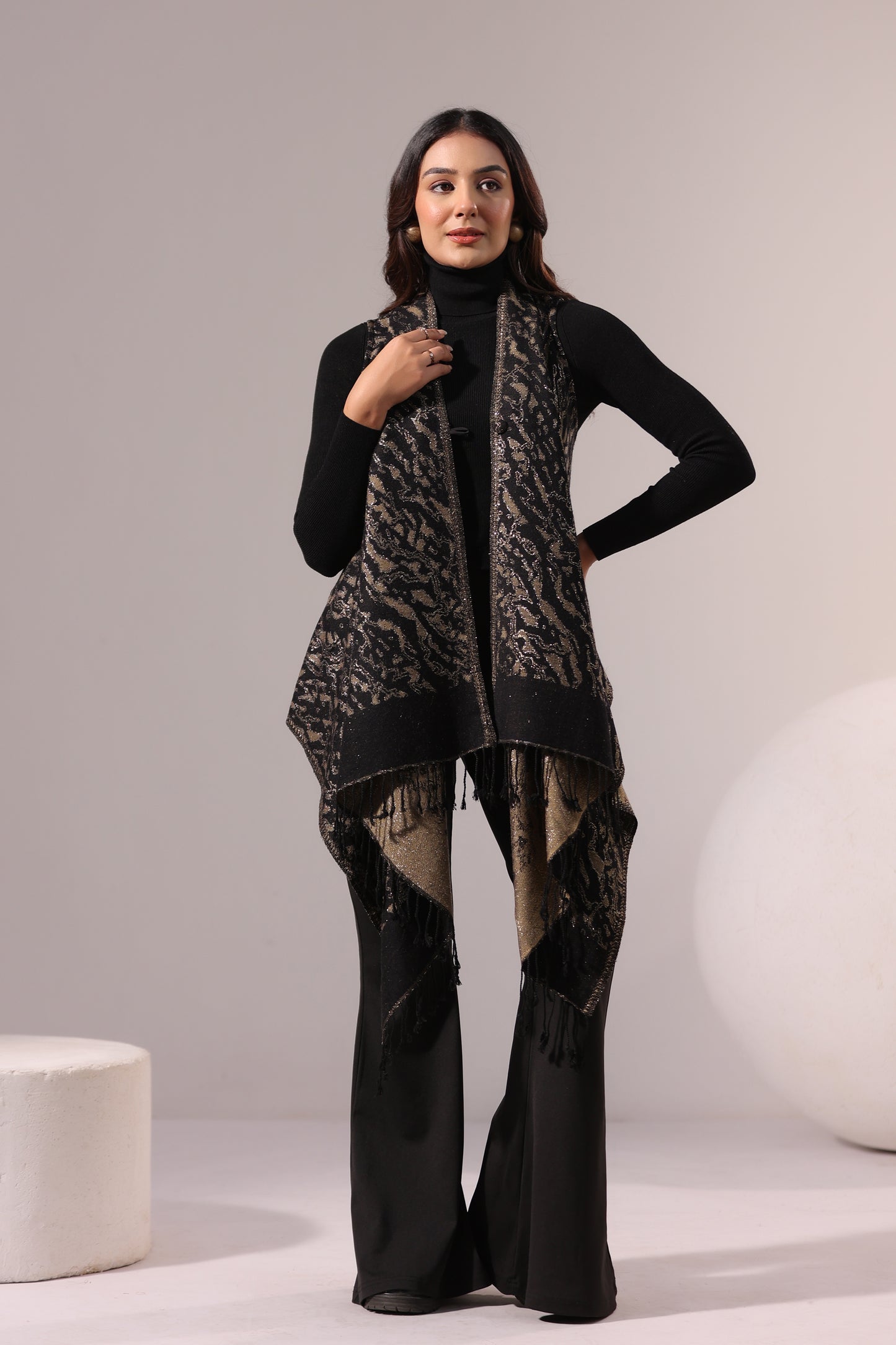 Women's Sleeveless Zari Pattern Shrug Cardigan | Black