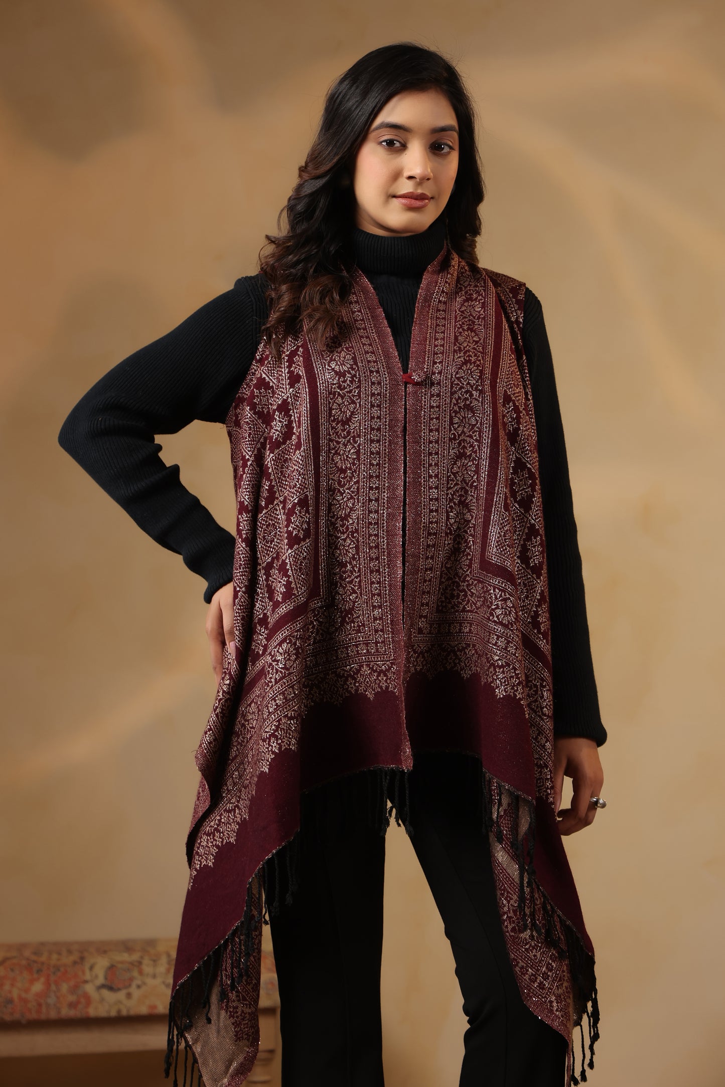 Women's Sleeveless Zari Pattern Shrug Cardigan | Wine