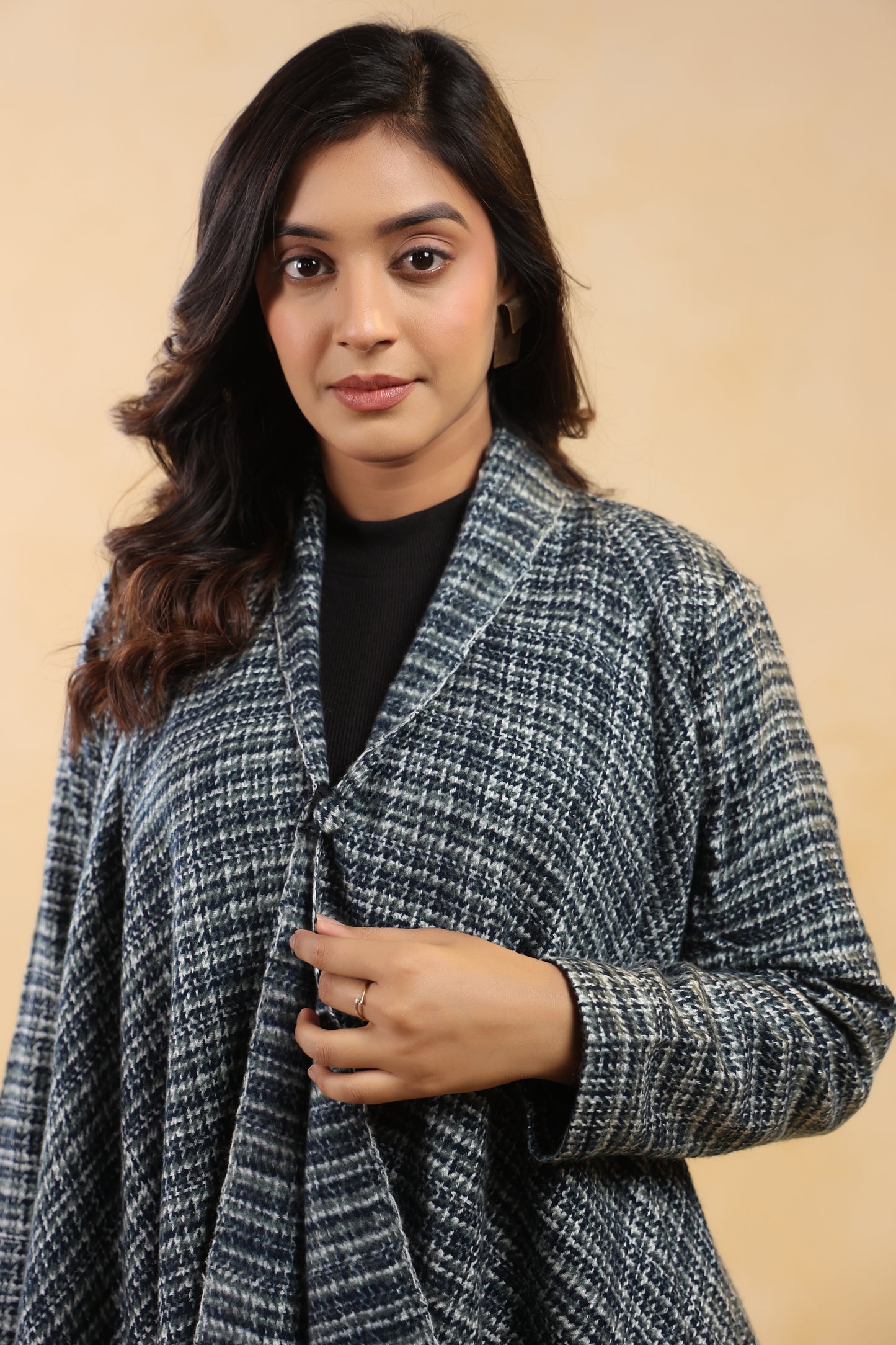 Women's Full Sleeve Woolen Checkered Shrug Cardigan | Grey Black