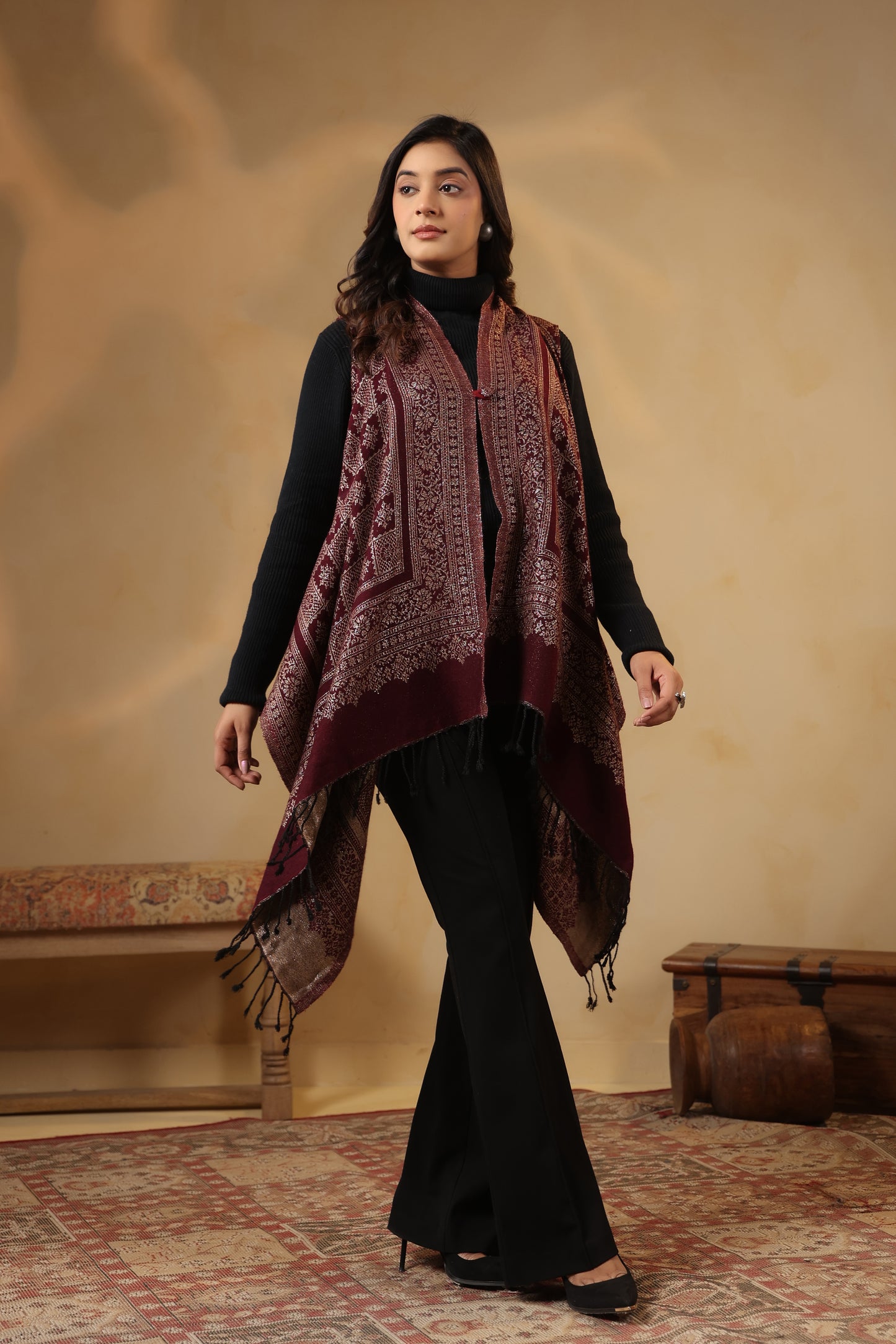 Women's Sleeveless Zari Pattern Shrug Cardigan | Wine