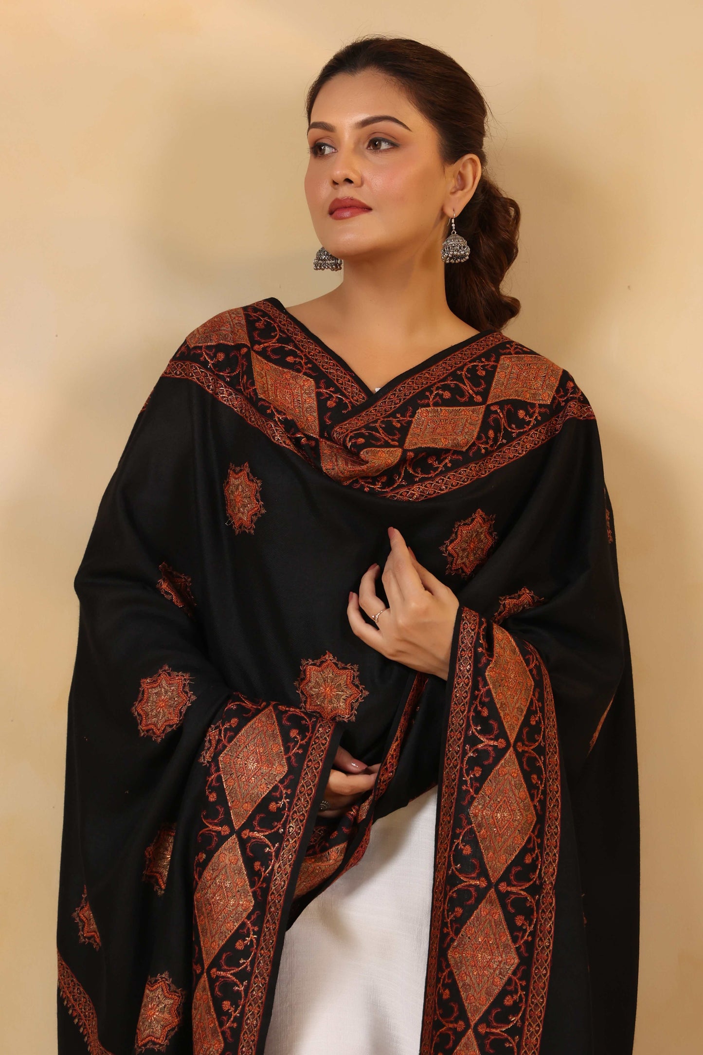 Kashmiri Sozni Floral Embroidery Shawl | Black