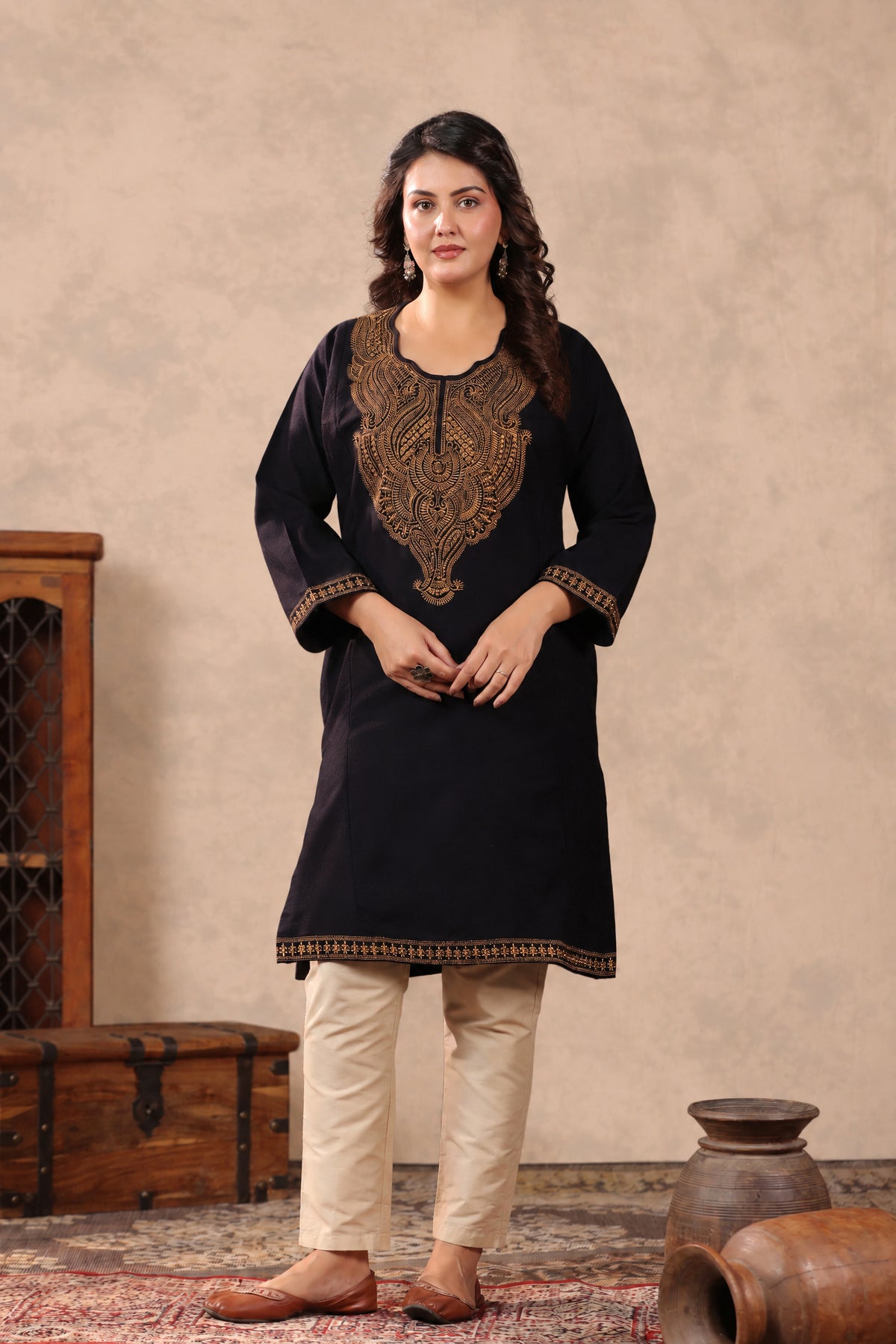 Heavy Zari Embroidery Kashmiri Pheran | Black