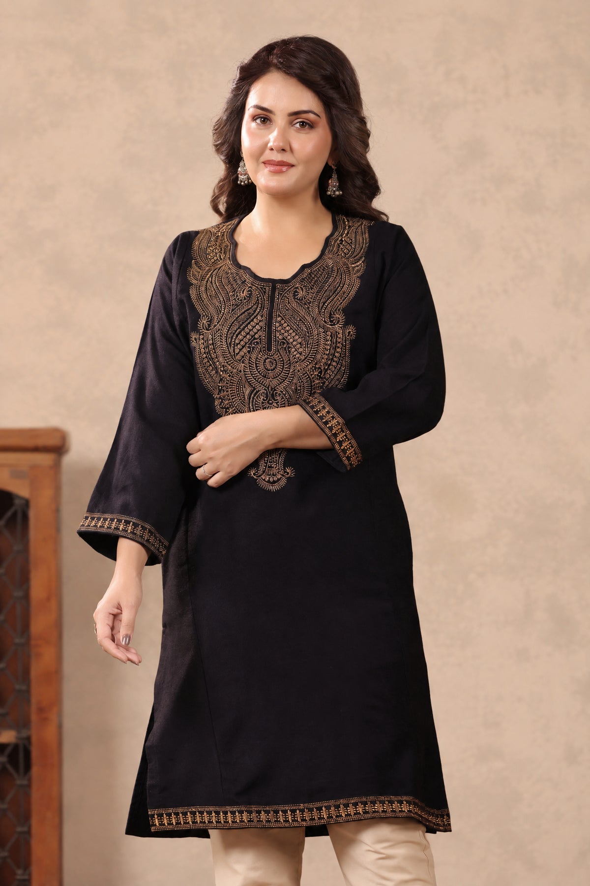 Heavy Zari Embroidery Kashmiri Pheran | Black - view 4