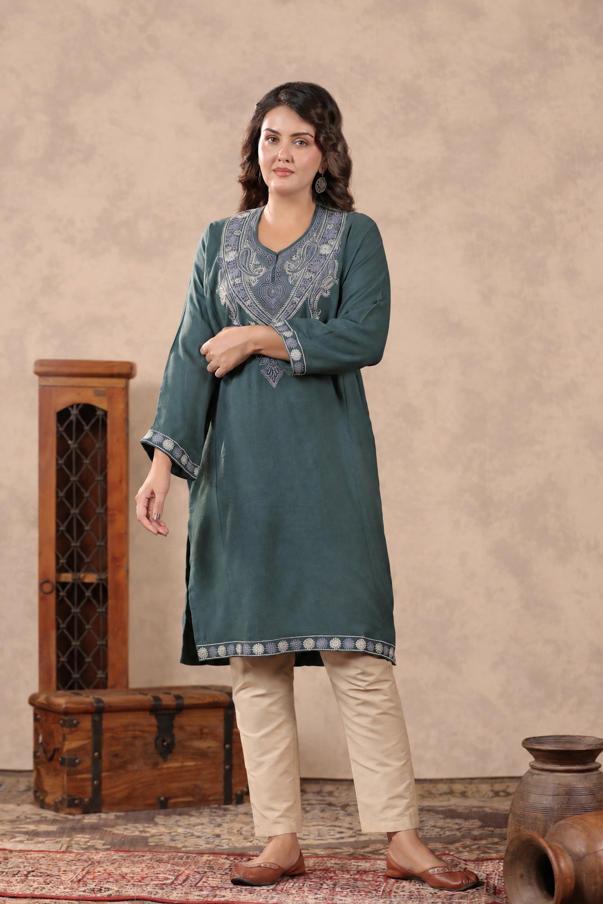 Floral Zari Embroidery Kashmiri Pheran | Grey - view 5