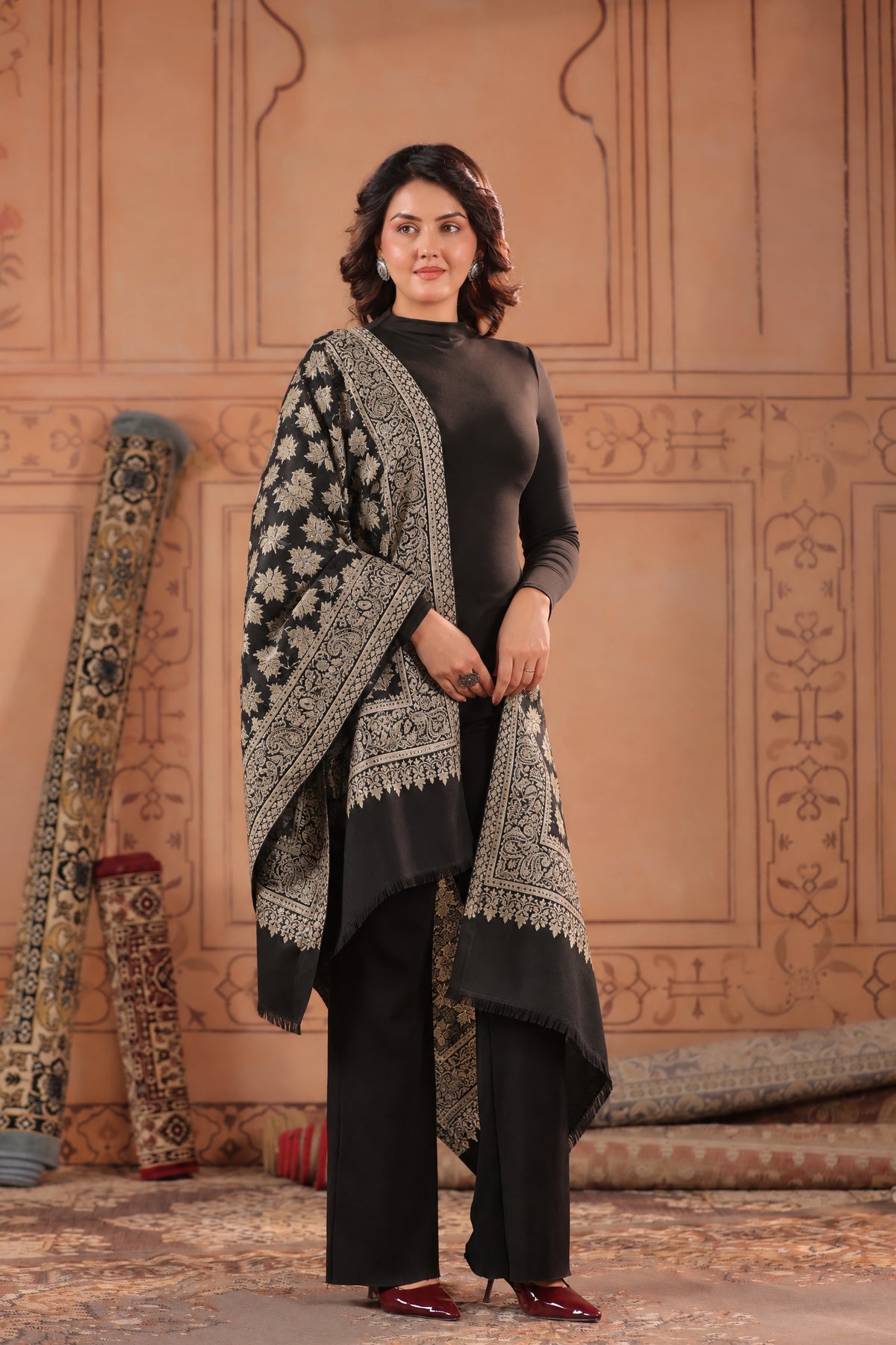 Kani Chinar Zari Woven Stole for Women Black - image 4