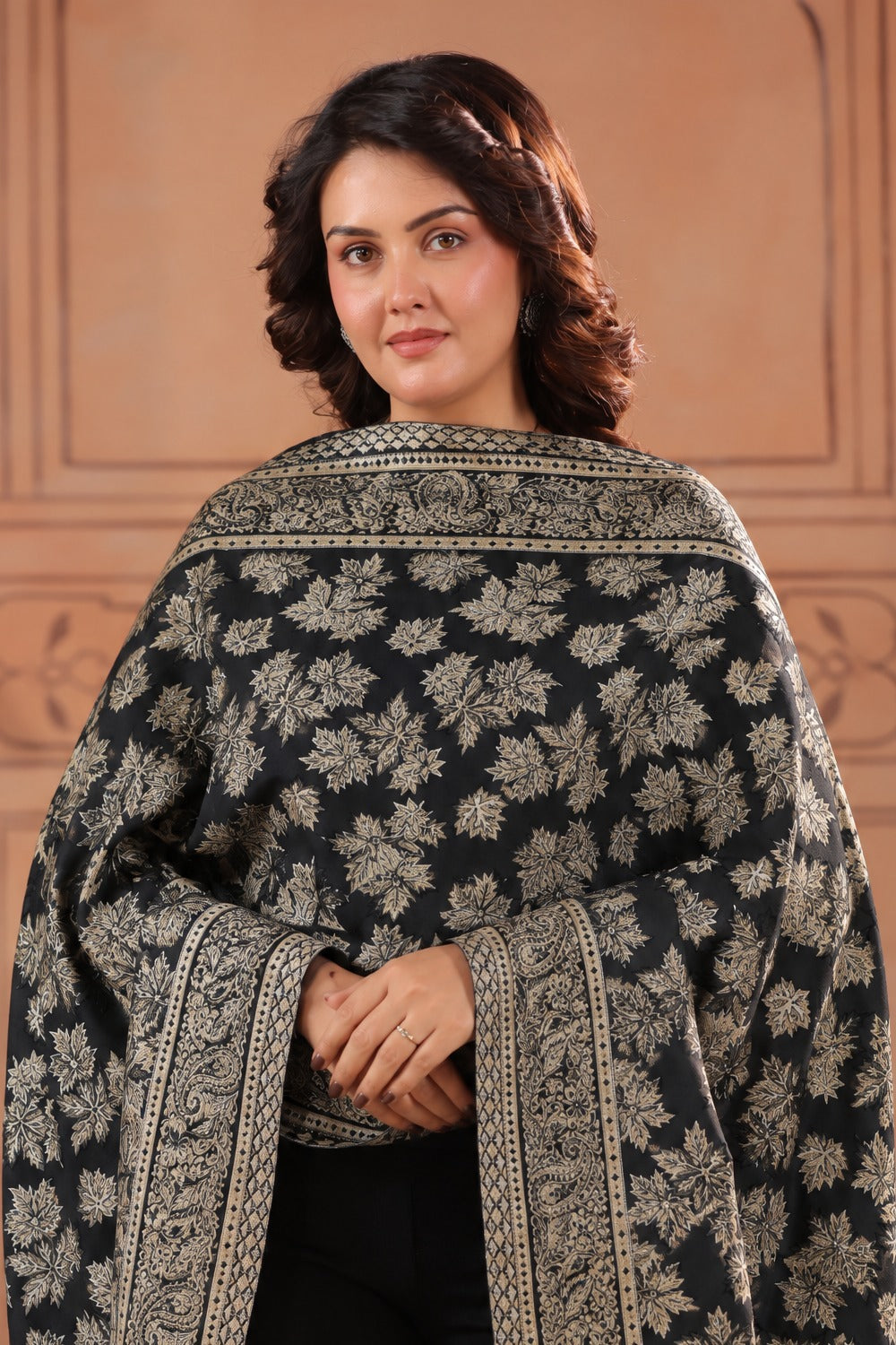 Kani Chinar Zari Woven Stole for Women Black - image 7